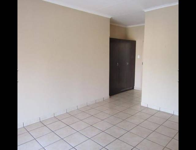 2 BEDROOM PROPERTY TO RENT IN HELDERKRUIN
